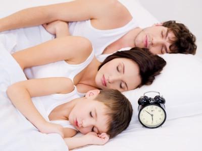 Family sleep: left sleeping position