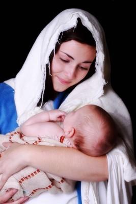 Maria with baby Jesus in swaddling clothes